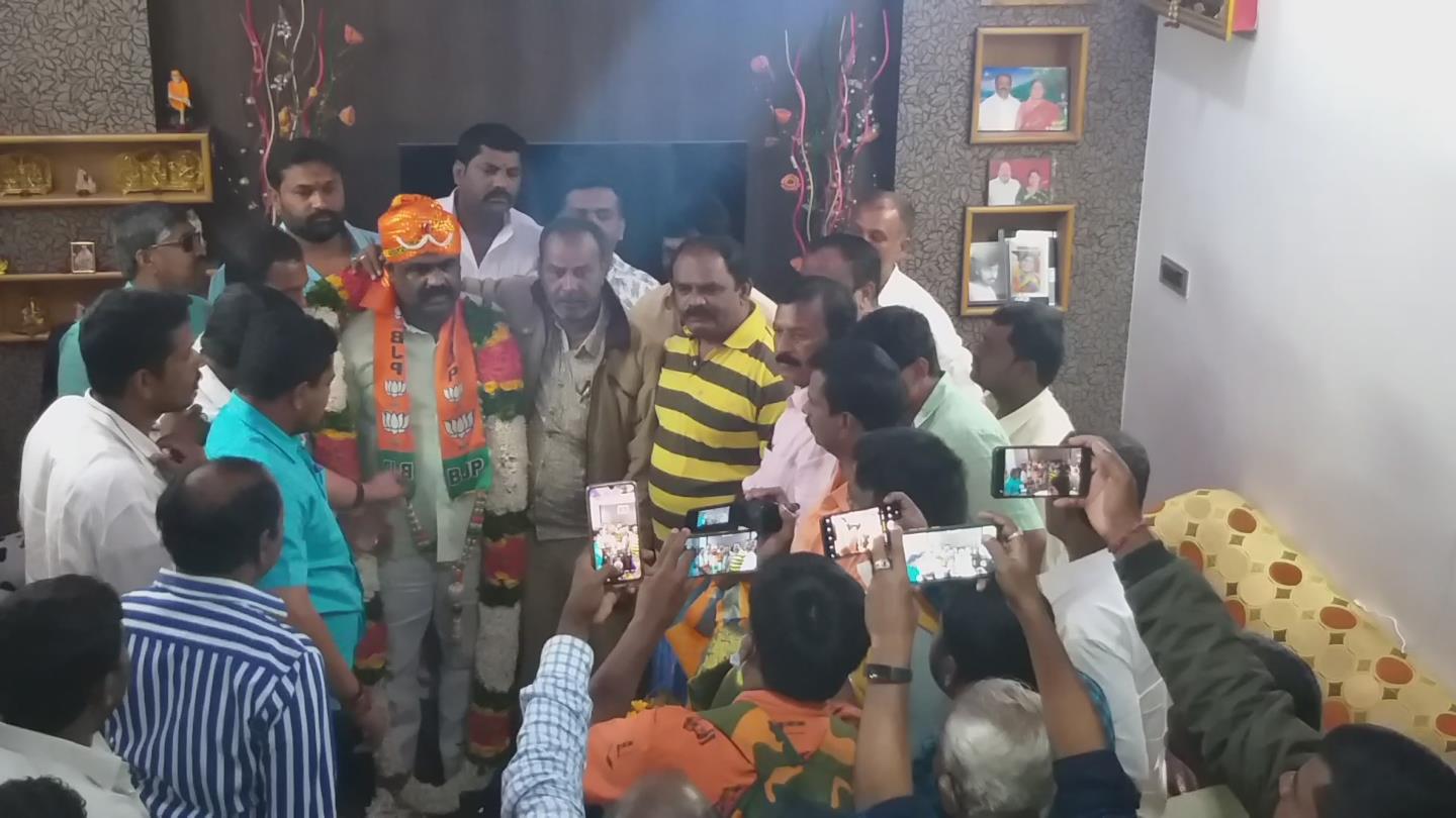 भाजपा पार्टी में पहुचे कांग्रेस नेता रामकुमार हुआ स्वागत